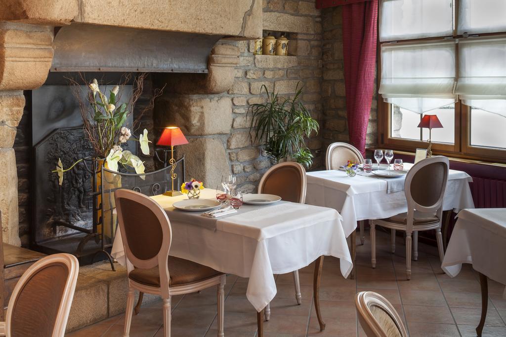 Au Relais Du Porhoet Guilliers Bagian luar foto